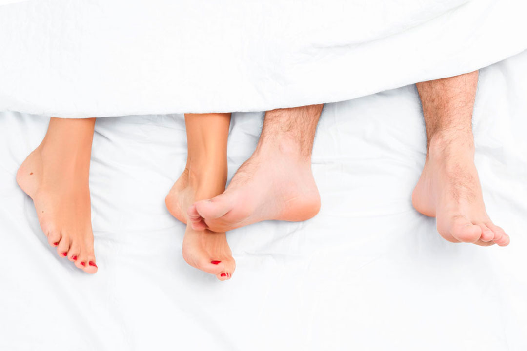 Pareja-pies-acercamiento-web Pareja-pies-acercamiento-web